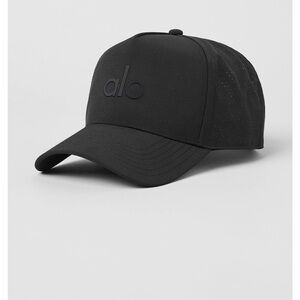 ALO Yoga Performance District Trucker Hat